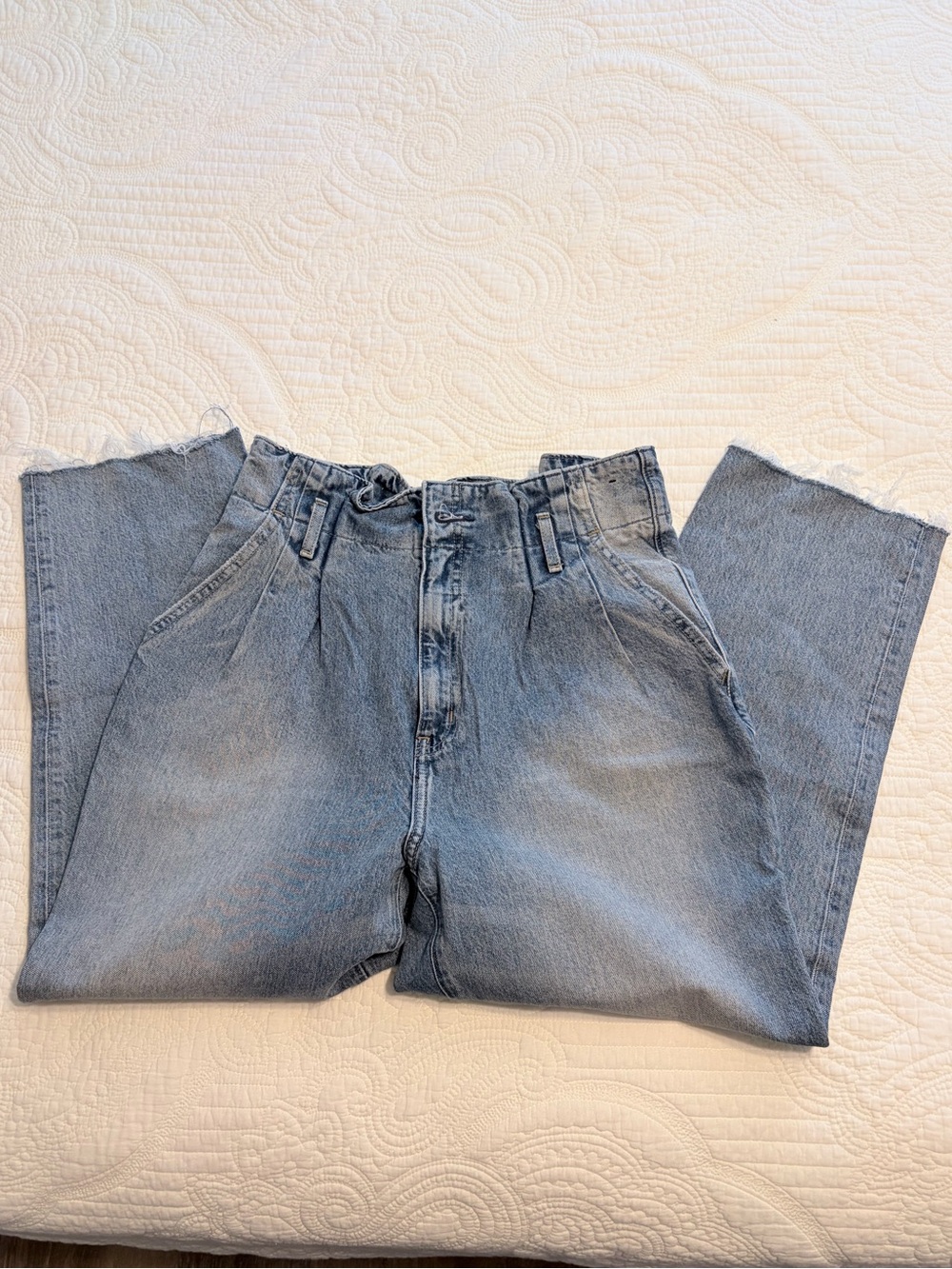 Abercrombie & Fitch Paperbag Highwaisted Mom Jeans